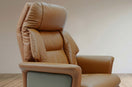Detailed view of ROCTRY Ellis executive chair adjustable headrest